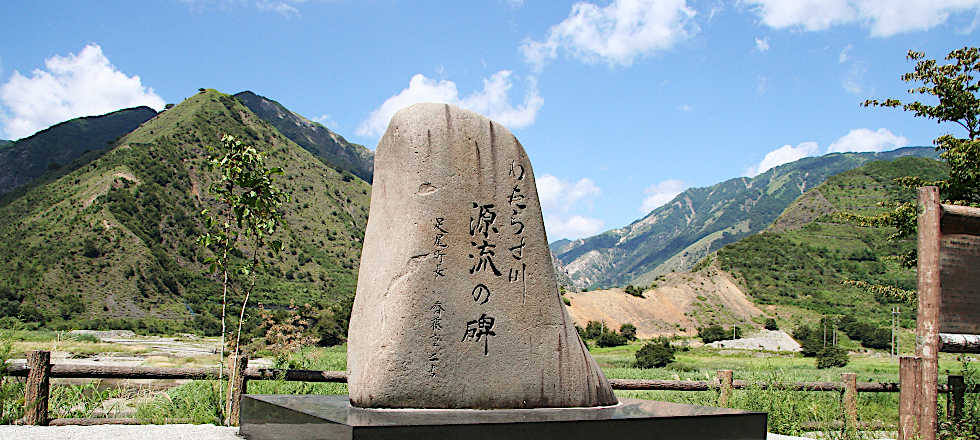 この写真のサイズ980x440です