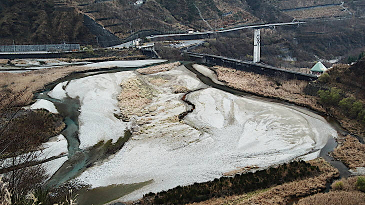 横場山から三川合流ダム