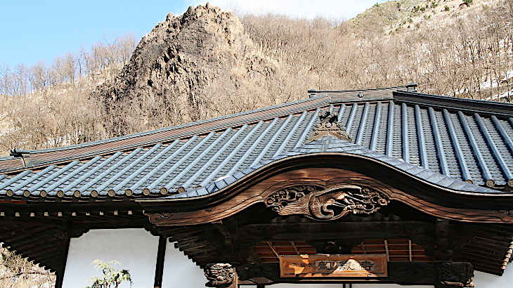 龍蔵寺・梵天岩